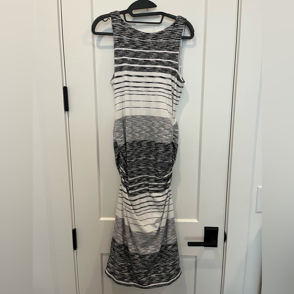Athleta Tank Midi/Maxi Dress Ruched
Sleeveless Stripe Black White/Off white Sz M